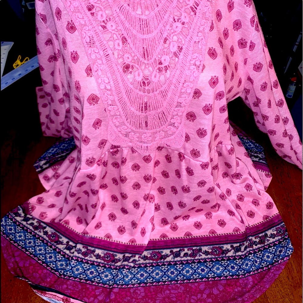 NWOT Suzanne Betro Weekend size 3X in beautiful pinks! This top is so beautiful